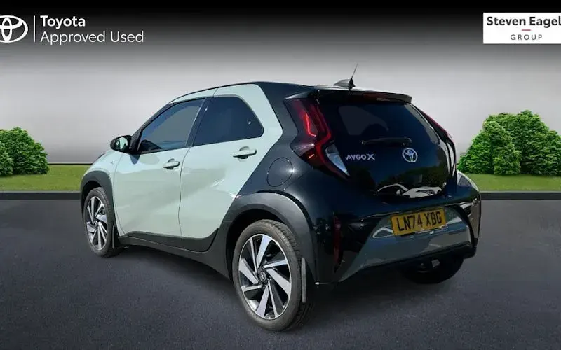 Used Toyota Aygo X 72 HP (52 kW) 2024 Green SUV