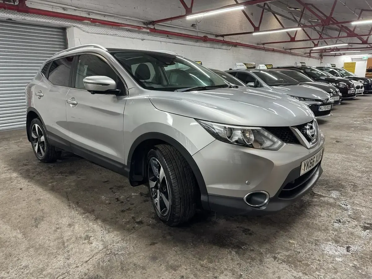Used Nissan Qashqai N-Connecta 110 HP (80 kW) 2016 Silver SUV
