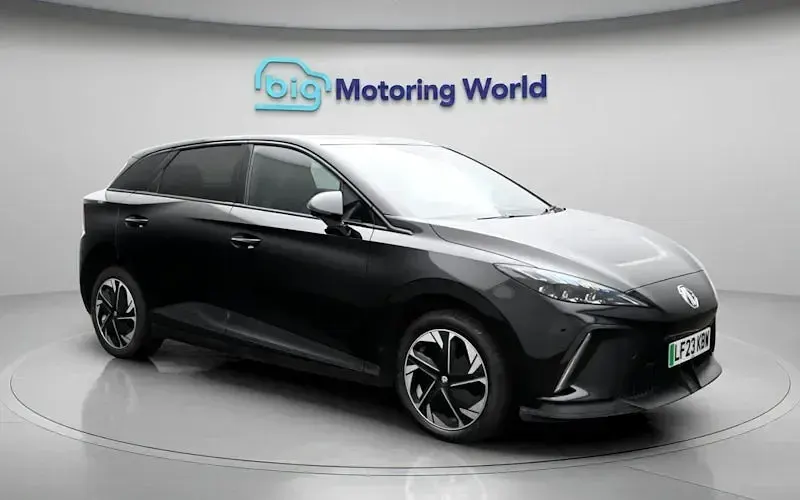 Begagnad MG MG4 EV Trophy 150 kW (204 HK) 2025 Halvkombi