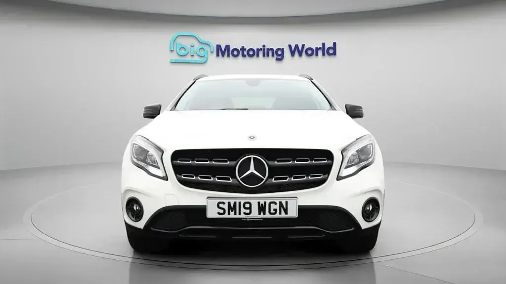 Used Mercedes GLA180 Urban 122 HP (89 kW) 2019 White SUV