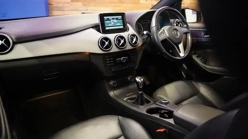 Used Mercedes B180 122 HP (89 kW) 2013 White MPV