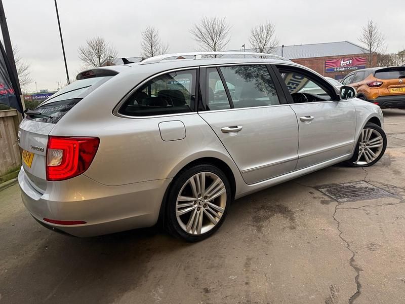 Used Skoda Superb Elegance 170 HP (125 kW) 2015 Silver Estate