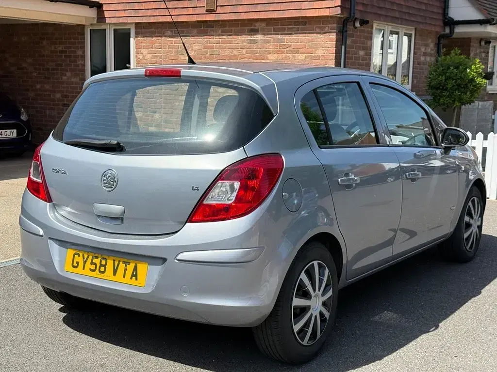 Used Vauxhall Corsa Club 89 HP (65 kW) 2008 Silver Hatchback