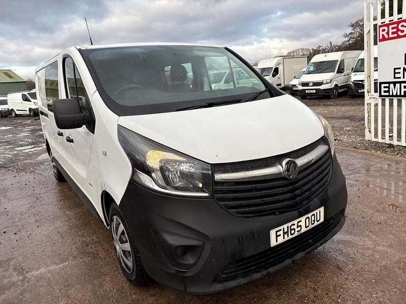 White Used 2015 Vauxhall Vivaro MPV | £4,295 (Fair price) - Image 1/4