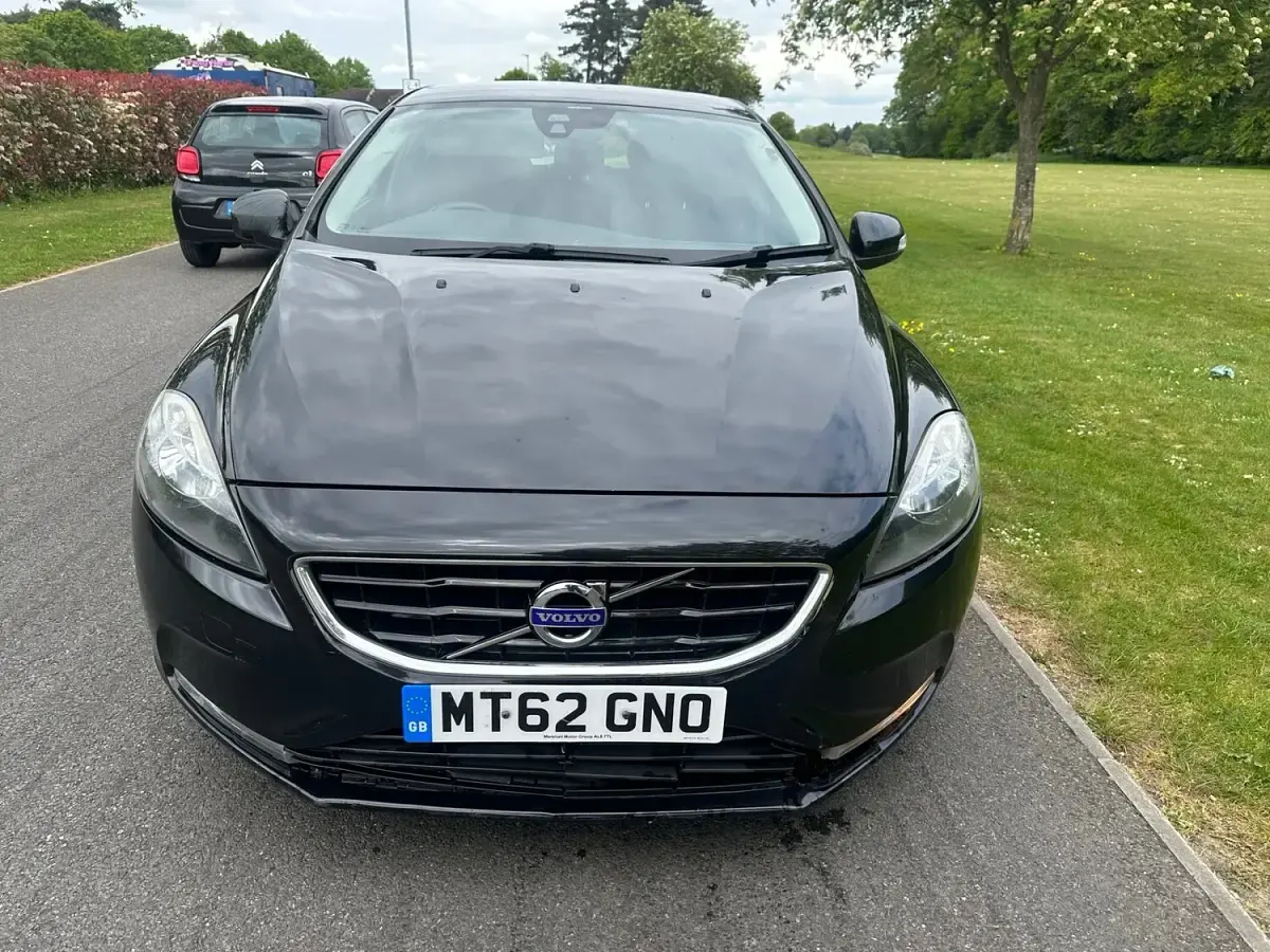 Used Volvo V40 115 HP (84 kW) 2013 Black Hatchback