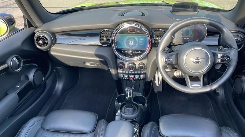 Used Mini John Cooper Works 228 HP (167 kW) 2022 Yellow Hatchback