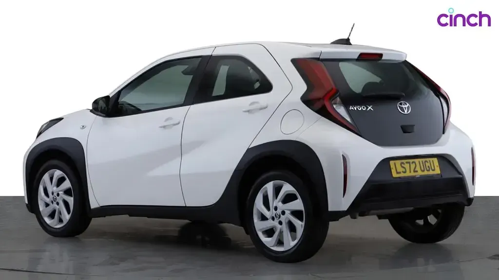 Used Toyota Aygo X X-pure 72 HP (52 kW) 2022 White SUV