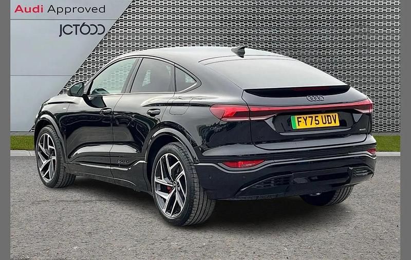 Begagnad Audi Q6 e-tron Advanced 284 kW (387 HK) 2025 Svart SUV