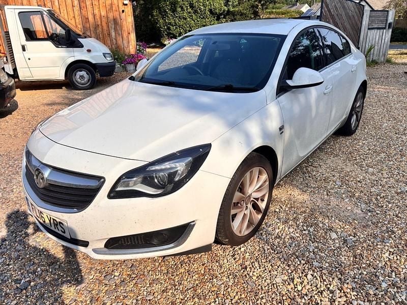 White Used 2016 Vauxhall Insignia SRi Hatchback | £3,292 (Fair price) - Image 1/4