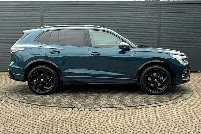 Used VW Tiguan R-line 150 HP (110 kW) 2025 Blue SUV