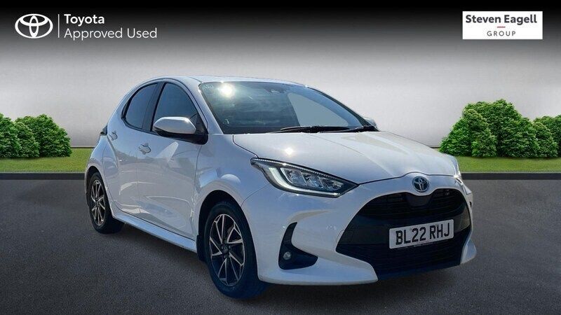 White Used 2022 Toyota Yaris Hybrid Design Hatchback | £16,649 (Fair price) - Image 1/4