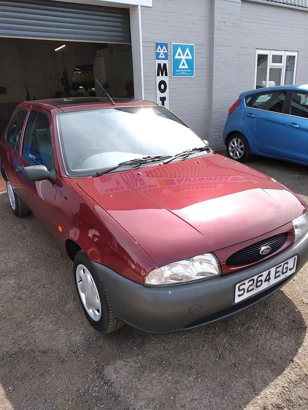 Used Ford Fiesta Finesse 1998 Red Hatchback