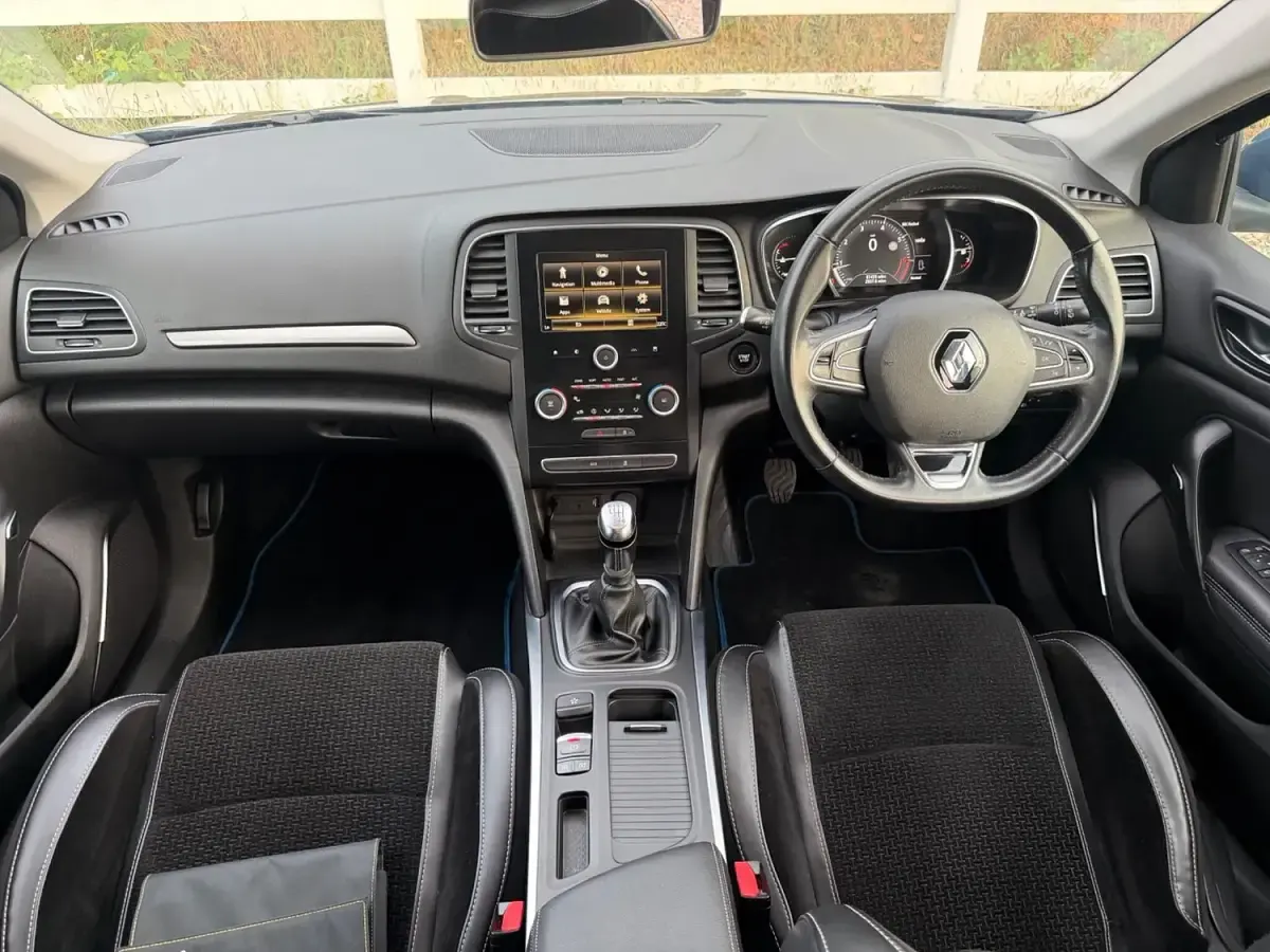 Used Renault Mégane IV Dynamique 130 HP (95 kW) 2017 Blue Hatchback