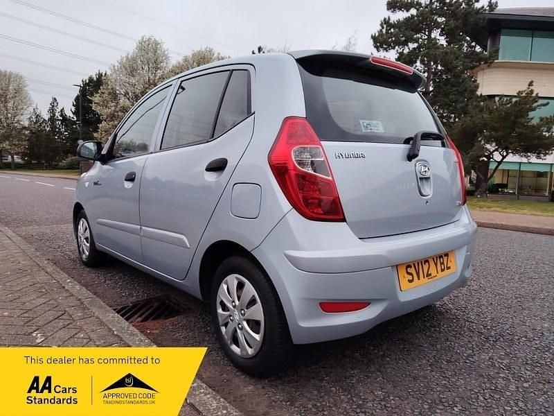 Used Hyundai i10 68 HP (50 kW) 2012 Silver Hatchback