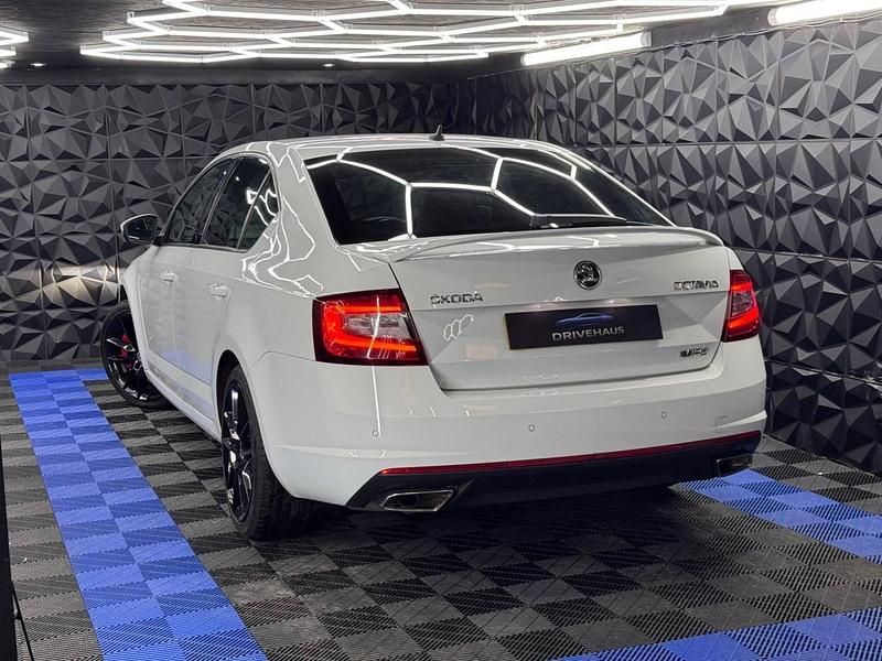 Used Skoda Octavia vRS 230 HP (169 kW) 2017 White Hatchback