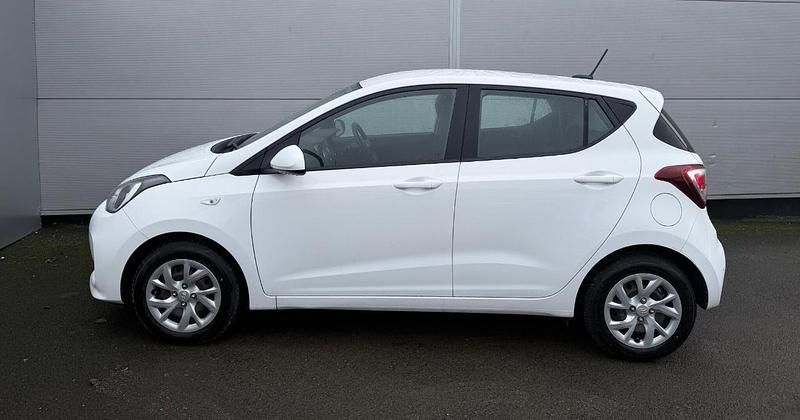 Used Hyundai i10 SE 86 HP (63 kW) 2019 White Hatchback