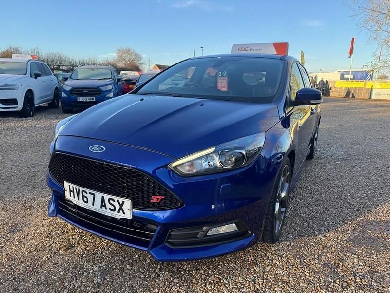 Used Ford Focus ST 250 HP (183 kW) 2017 Blue Hatchback