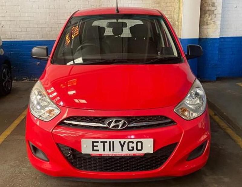 Used Hyundai i10 69 HP (50 kW) 2011 Red Hatchback