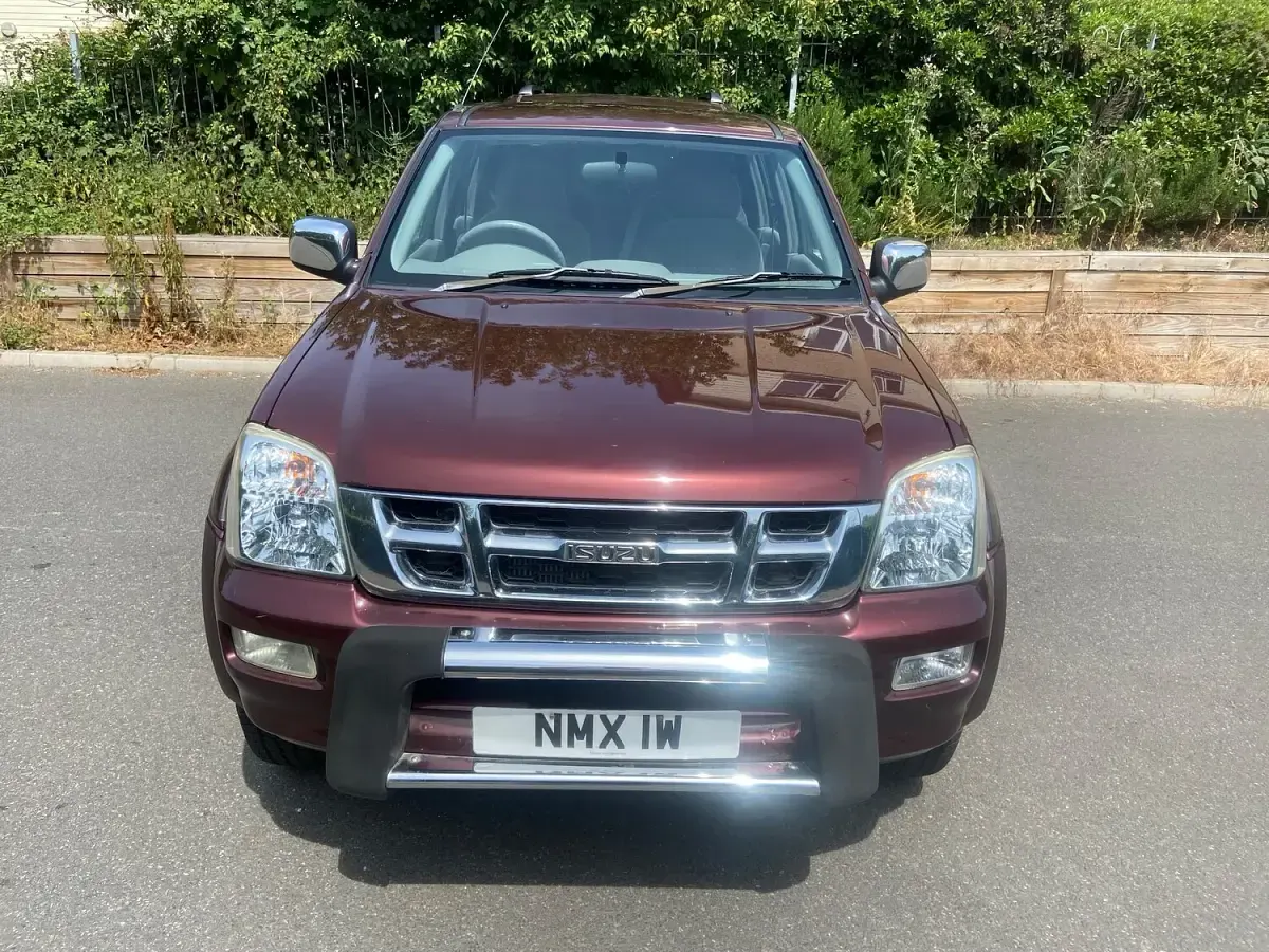 Used Isuzu Pick up 129 HP (94 kW) 2005 Red Pickup