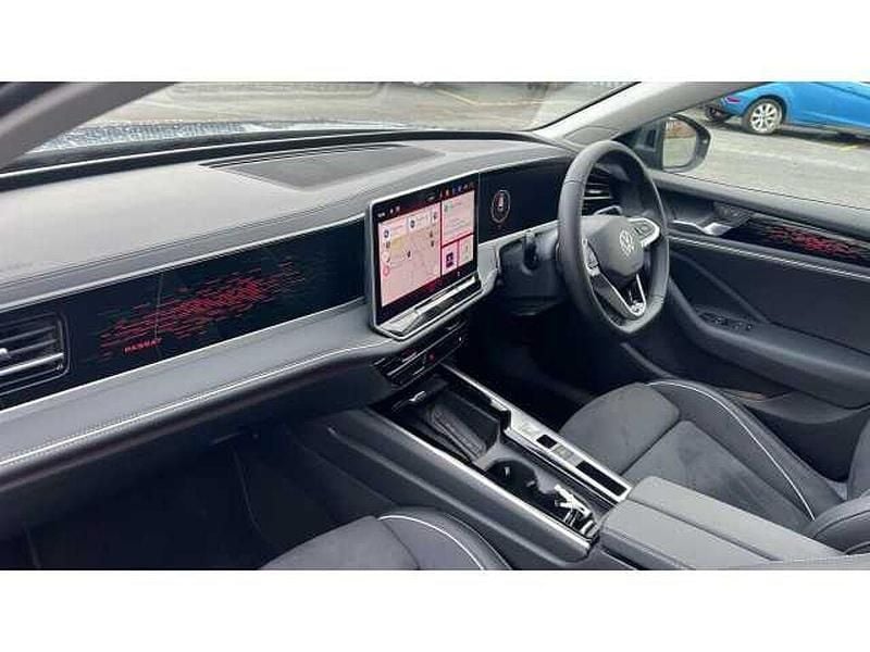 Used VW Passat Elegance 204 HP (150 kW) 2025 Grey Estate