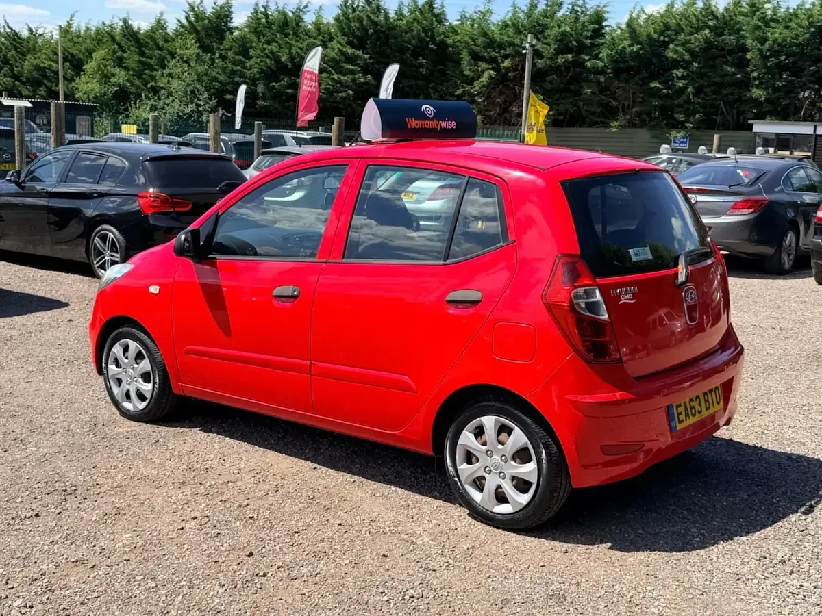 Used Hyundai i10 Classic 83 HP (61 kW) 2013 Red Hatchback