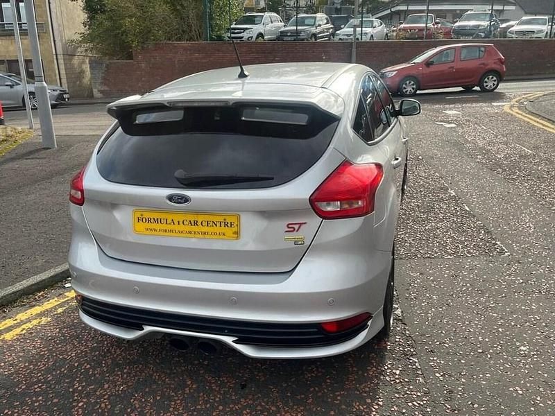 Used Ford Focus ST 250 HP (183 kW) 2017 Silver Hatchback