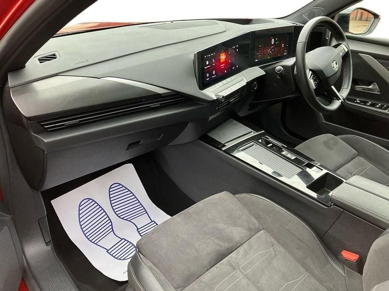 Used Vauxhall Astra Ultimate 113 kW (154 HP) 2024 Red Estate