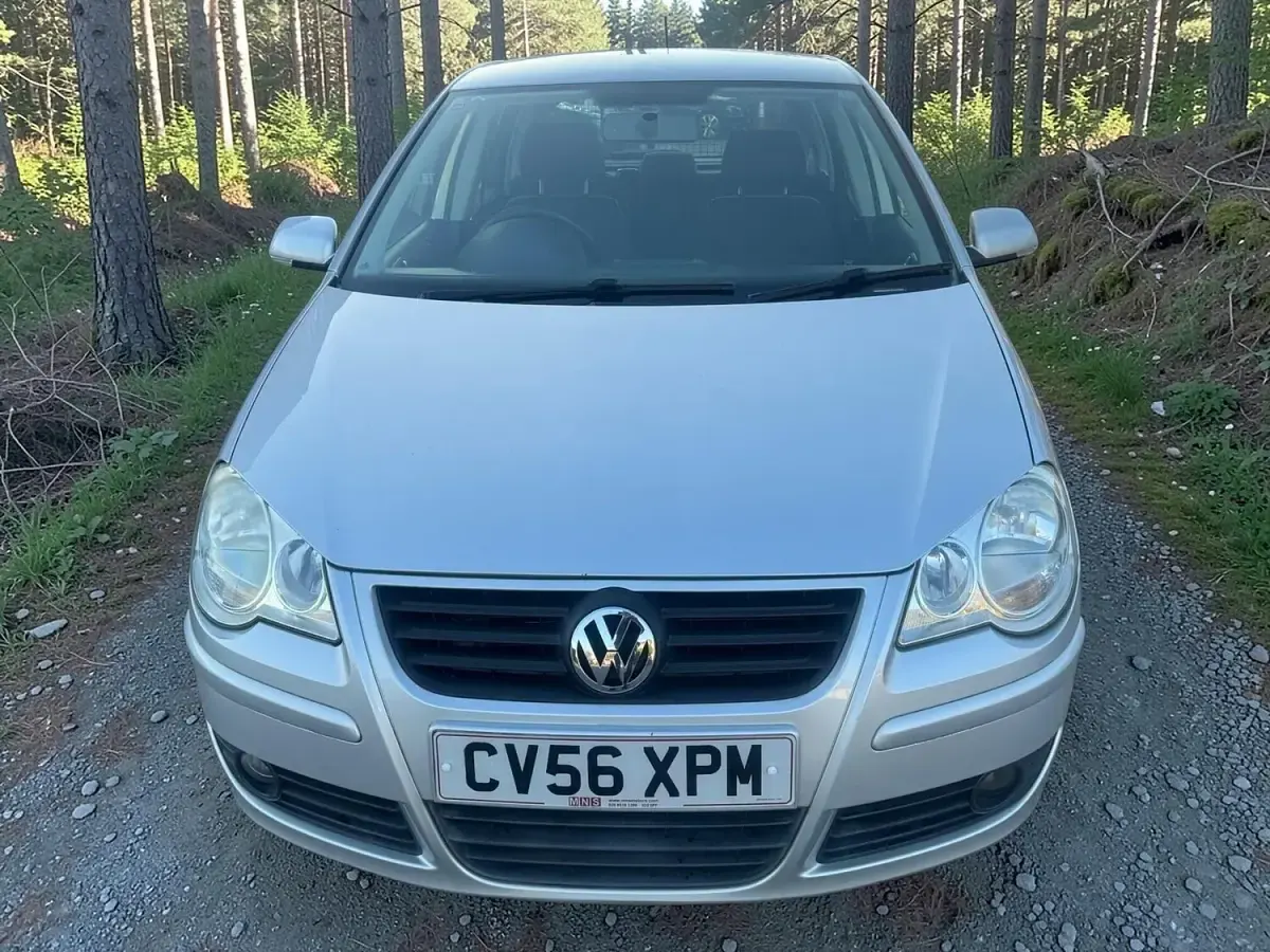 Begagnad VW Polo S 80 HK (58 kW) 2006 Silver Halvkombi