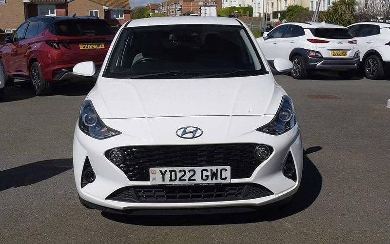 Used Hyundai i10 Premium 67 HP (49 kW) 2023 Hatchback