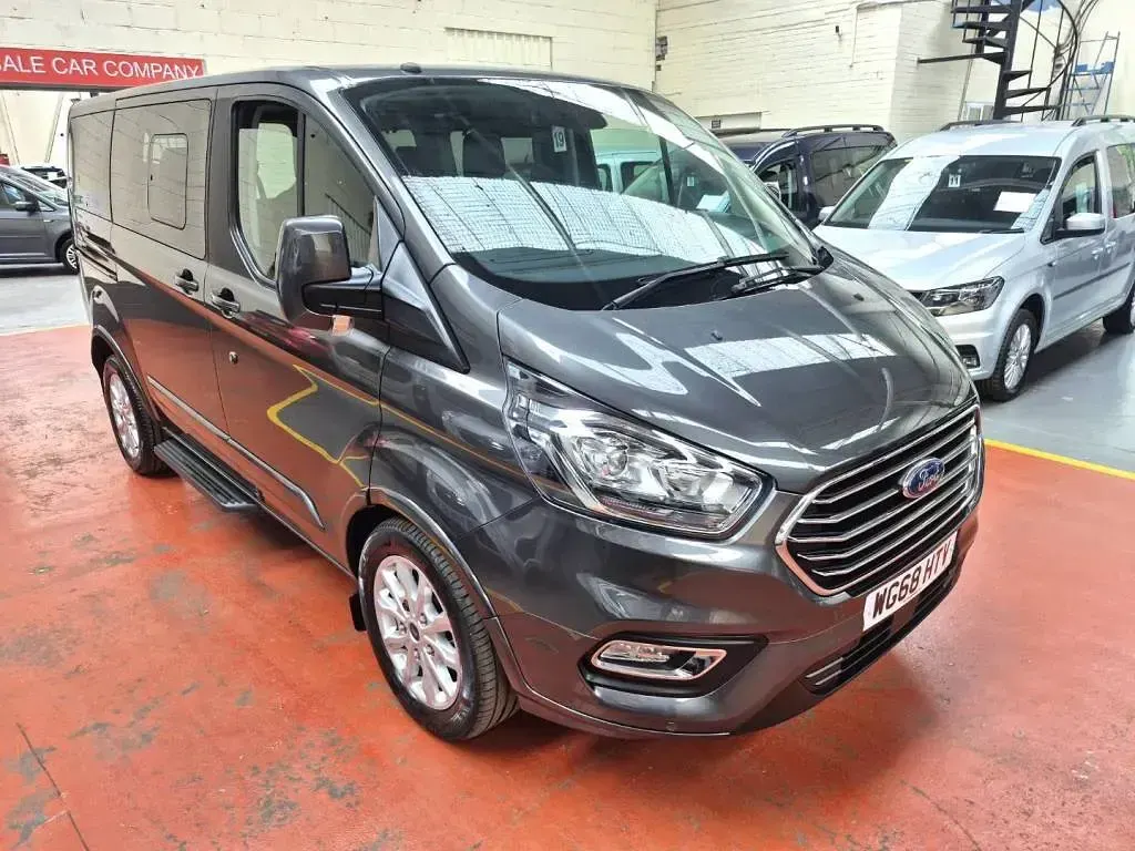 Used Ford Tourneo Custom Titanium 130 HP (95 kW) 2018 Grey Van