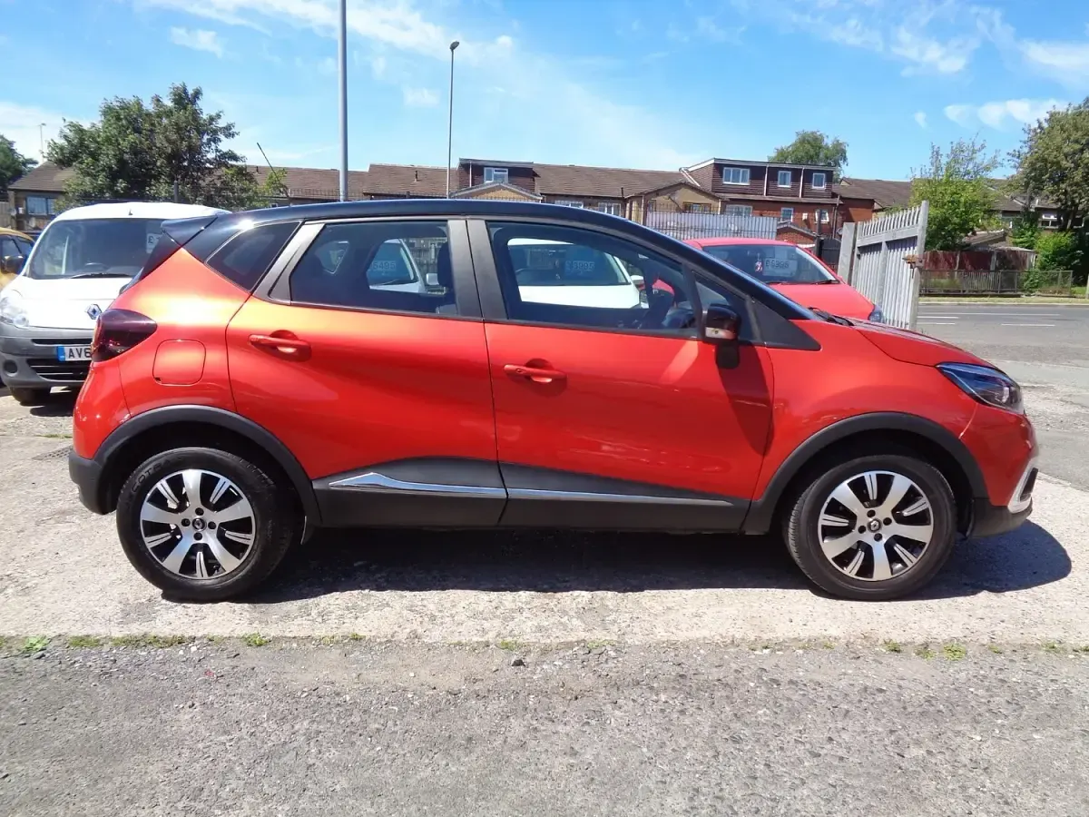 Used Renault Captur Play 90 HP (66 kW) 2019 Red SUV