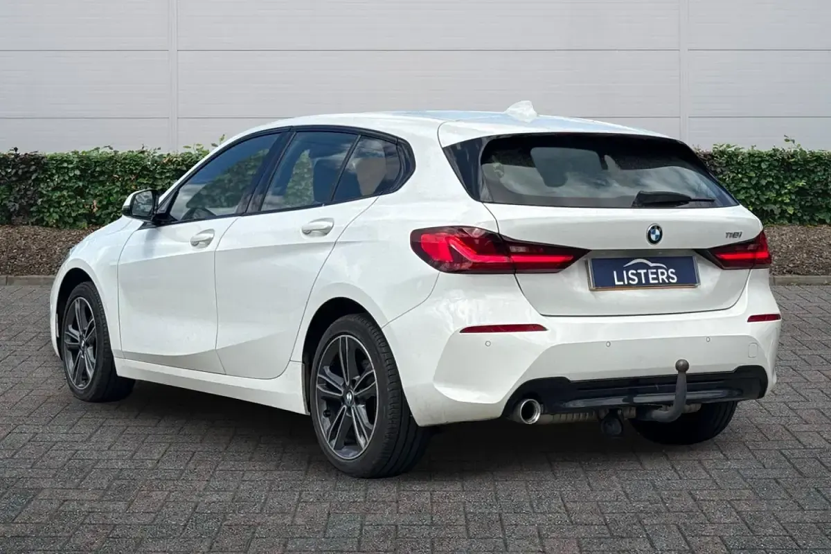 Used BMW 118 Sport Line 2022 White Hatchback