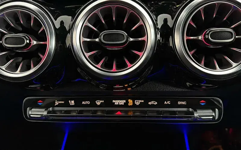 Used Mercedes GLB200 AMG Line Premium 163 HP (119 kW) 2021 Blue SUV