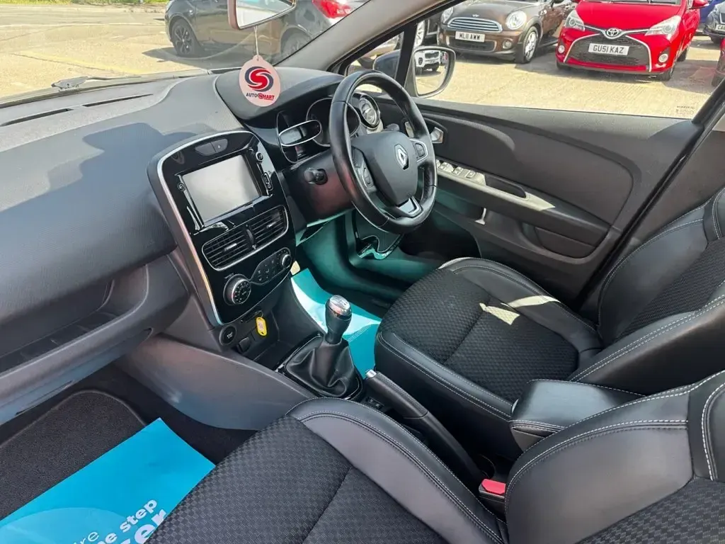 Used Renault Clio Dynamique 90 HP (66 kW) 2018 Grey Hatchback
