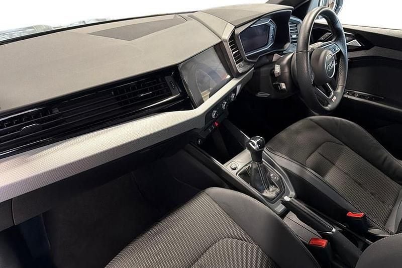 Begagnad Audi A1 S-Line 95 HK (69 kW) 2024 Grå SUV