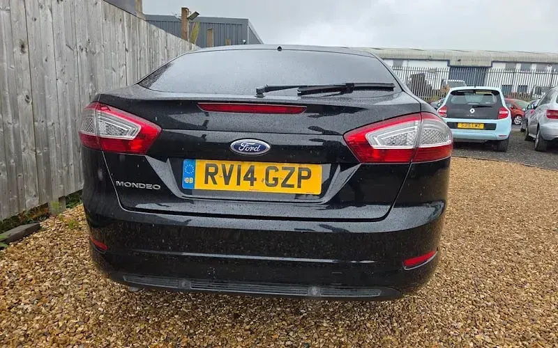 Usado Ford Mondeo Business Edition 140 CV (102 kW) 2013 Negro Utilitario
