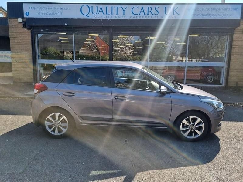 Used Hyundai i20 Premium 84 HP (61 kW) 2015 Grey Hatchback