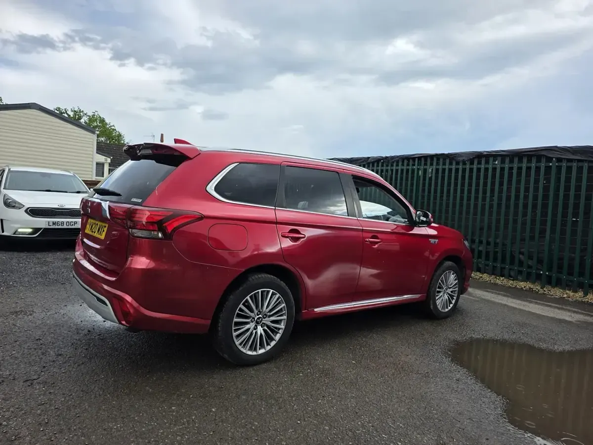 Used Mitsubishi Outlander P-HEV 2020 Red Estate