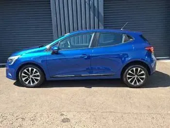 Used Renault Clio Iconic 90 HP (66 kW) 2022 Blue Hatchback