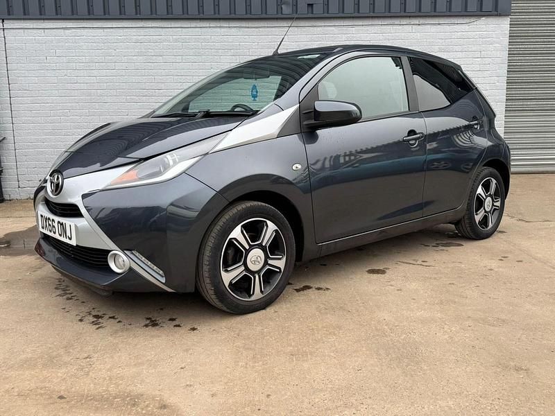 Used Toyota Aygo X-clusiv 69 HP (50 kW) 2016 Grey Hatchback