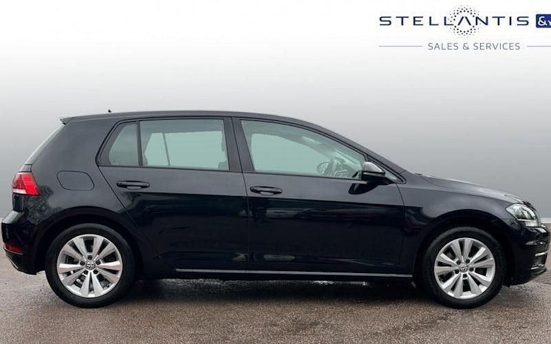 Used VW Golf VII SE 125 HP (91 kW) 2017 Black Hatchback