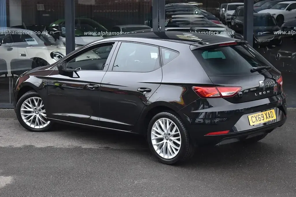 Used Seat Leon SE Dynamic 130 HP (95 kW) 2019 Black Hatchback