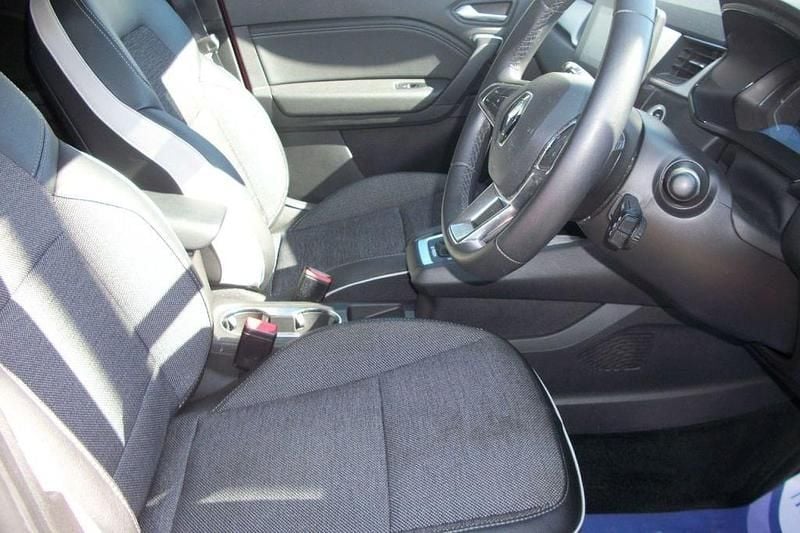 Second-hand Renault Captur Techno 143 CP (105 kW) 2023 Roșu SUV