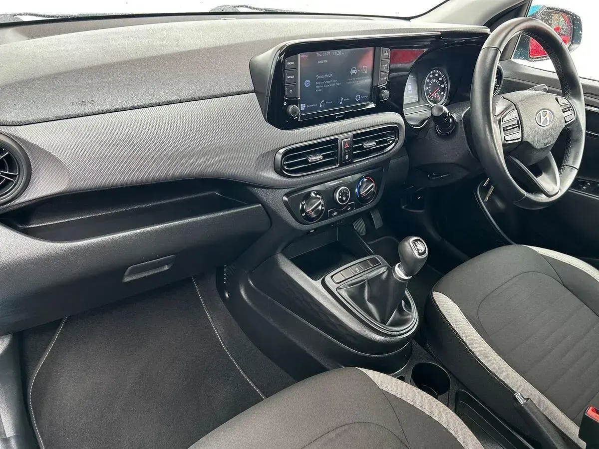 Used Hyundai i10 SE 67 HP (49 kW) 2022 Blue Hatchback