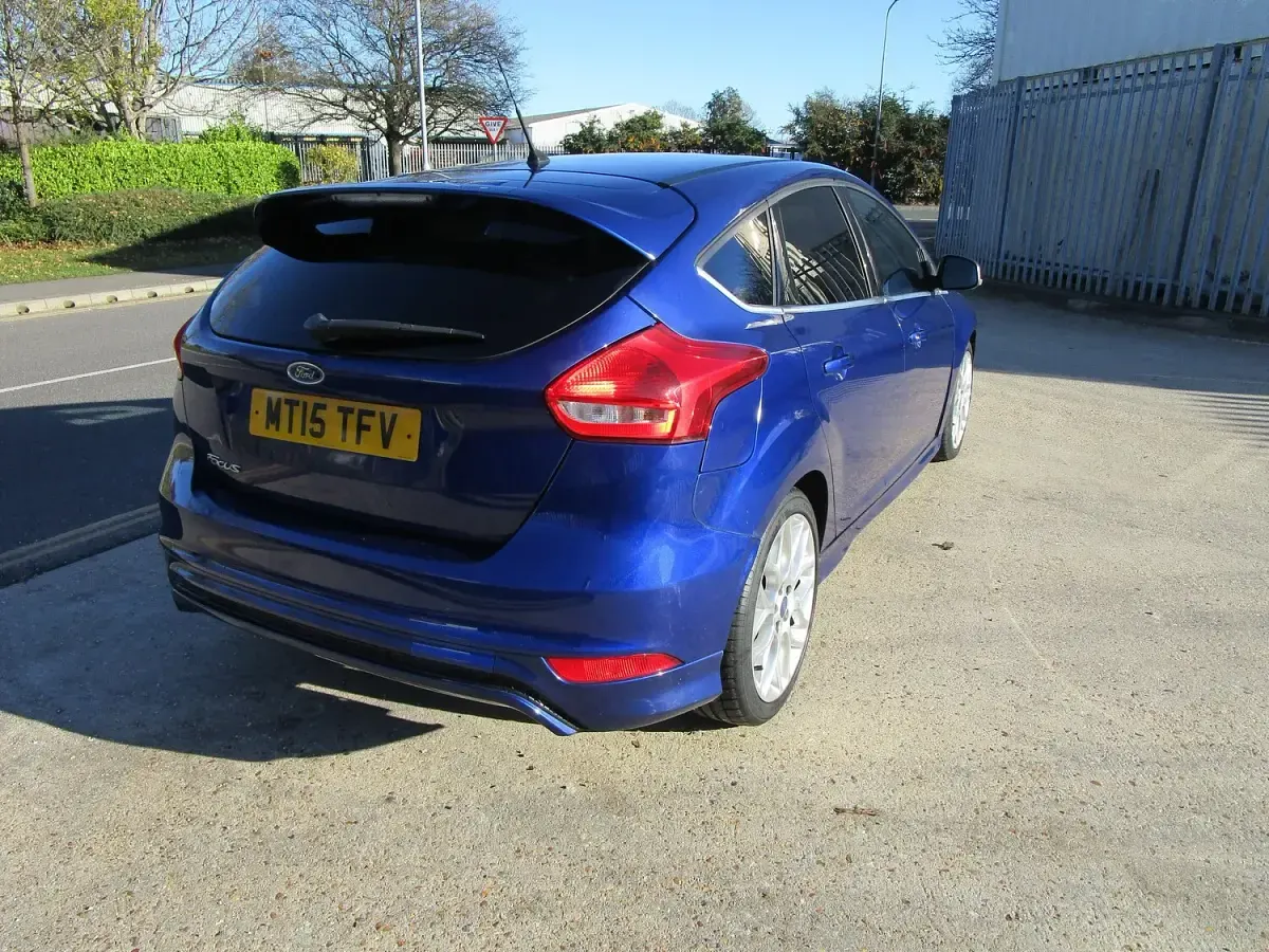 Used Ford Focus Zetec 120 HP (88 kW) 2015 Blue Hatchback