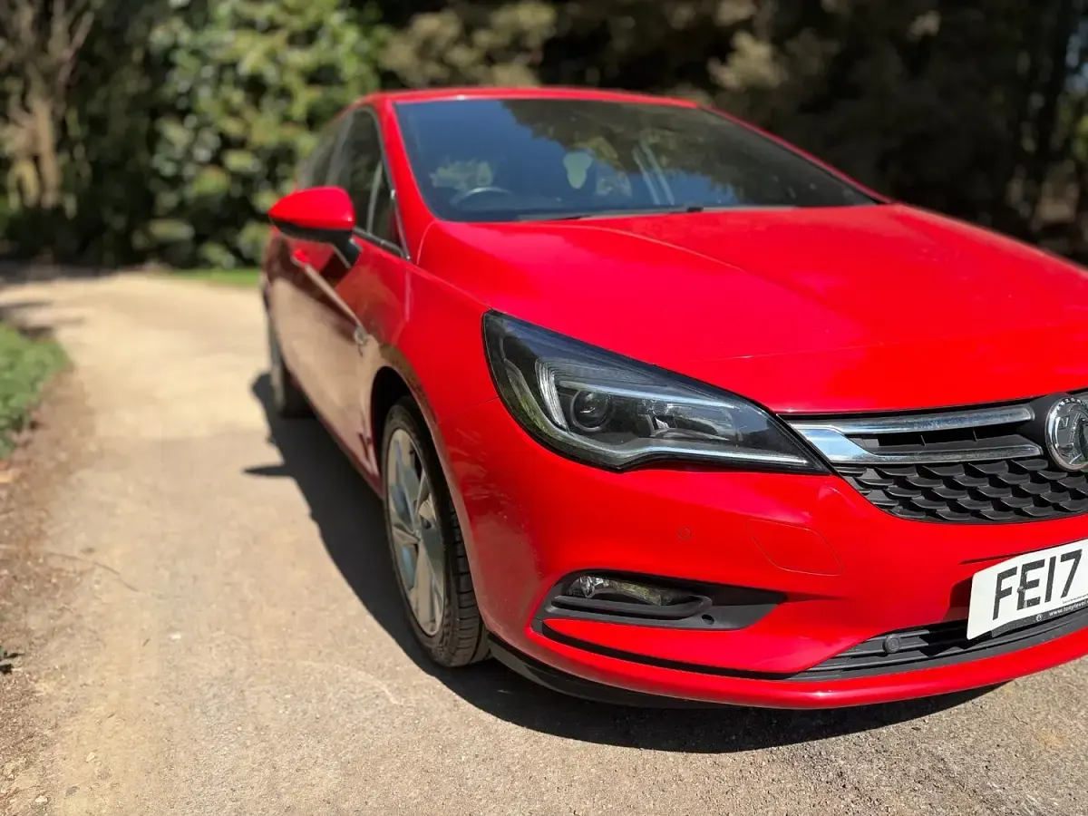 Usado Vauxhall Astra SRi 2017 Rojo Utilitario