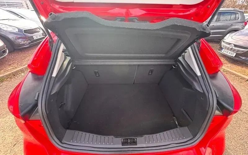 Used Ford Focus Titanium X 120 HP (88 kW) 2017 Red Hatchback