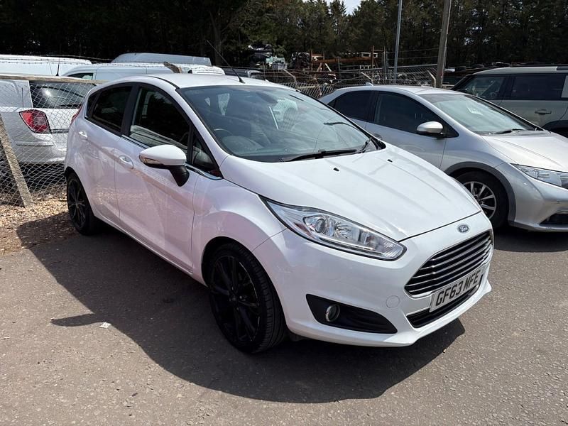 White Used 2013 Ford Fiesta Titanium Hatchback | £4,750 (Fair price) - Image 1/3