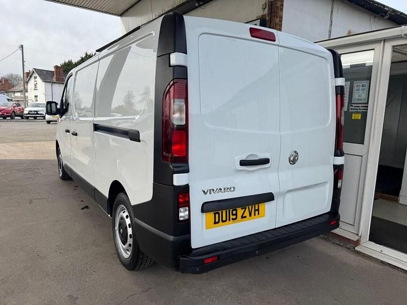Used Vauxhall Vivaro 120 HP (88 kW) 2019 White MPV