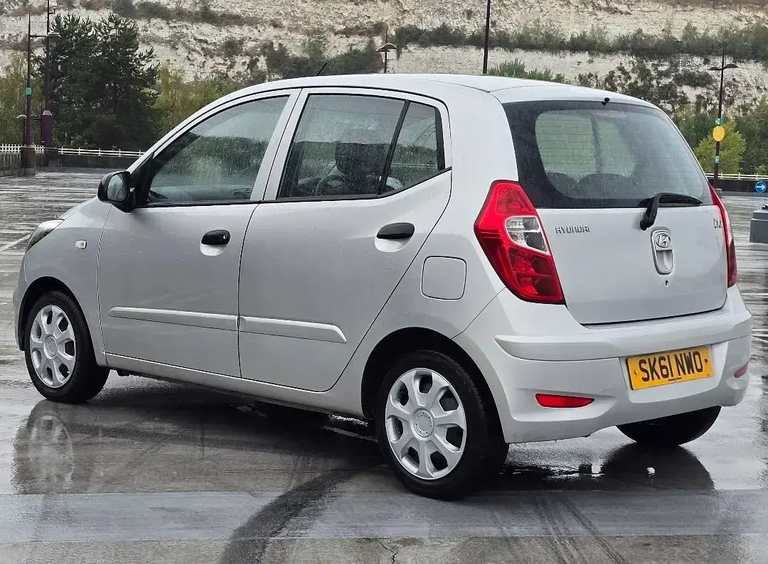 Used Hyundai i10 Classic 86 HP (63 kW) 2012 Silver Hatchback